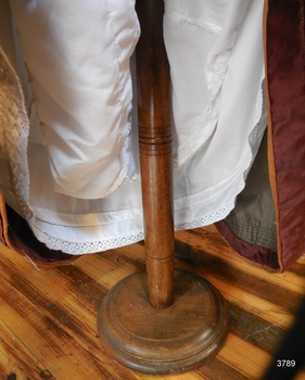Wooden pedestal with round wooden base and rounded turned pole