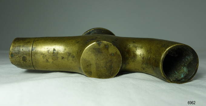 Underside is sealed but spout and pipe are open