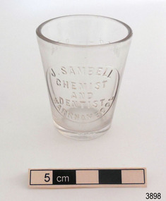 Medicine glass with scale and inscriptions