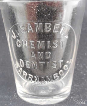 Glass with black background, showing up details