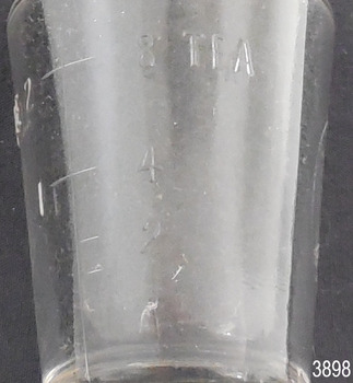 Measurement details on side of glass