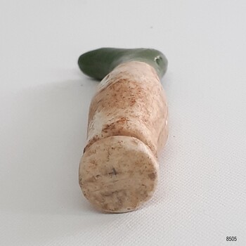 Round top of doll's leg is solid. It has a faint groove across the centre.