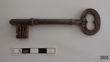 Iron latch key with oval handle