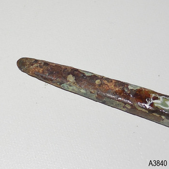 tip is thick and wedge shaped