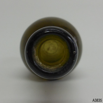 Lip has smooth rounded edge with air bubbles in it.