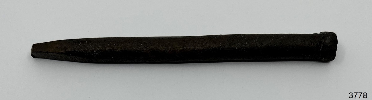 Bolt has tapered end and uneven thickness