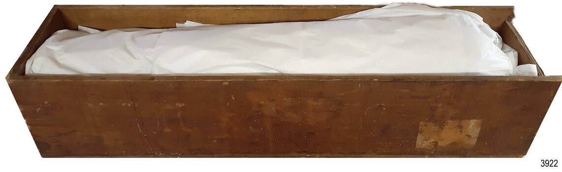 View of long side of box with position of Express Cargo label