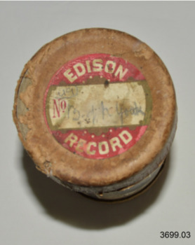 Round fitted lid on top of cylinder, with printed label