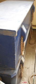 Lower corners of the box are similar to the top box, with faked rope