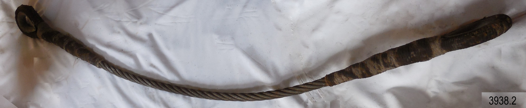 Connecting cable has an eyelet at each end that is reinforced by strong rope work.