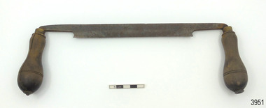 Metal spokeshave has straight edge, wooden handles are on an axle, maker's mark ion blade's centre