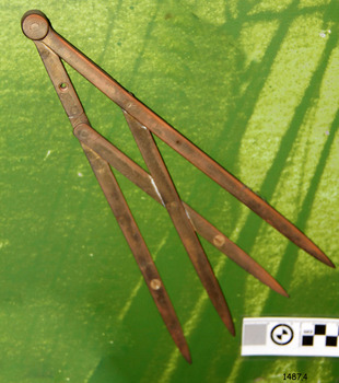 Four flat metal bars, pointed at one end, are joined in such a way that they can expand and contract.