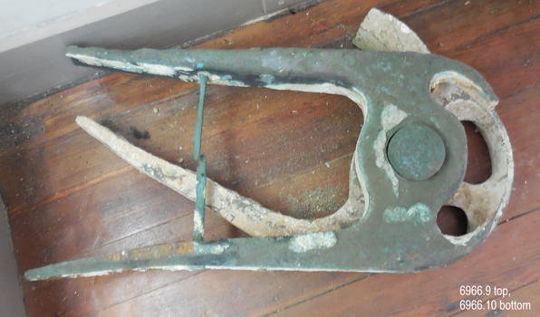 Pintle and gudgeon pair, joined, on floor