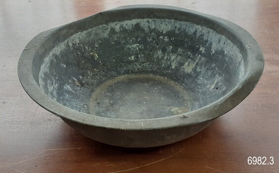 Round bowl with a lip has been shaped to an oval.