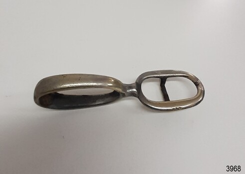 Two oval rings joined at 180 degrees on one short side. One ring has a bar between the long sides