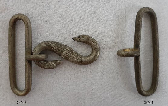 One side of the 'S' hook is dethatched from the oval.