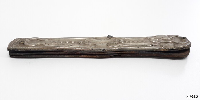 Layers of the metal knife can be seen, with the shiny layer on top