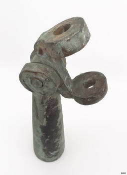 Arms have round ends with drilled holes in centre. The are joined by a plate on an ace. 