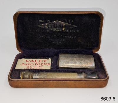 Safety razor and spare razor blades in case.