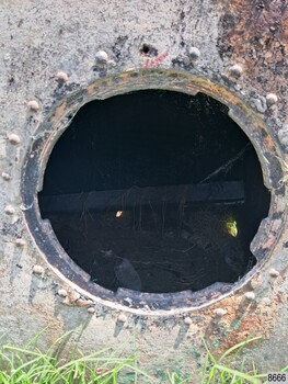 An additional round reinforcing ring has been rivetted inside the opening. It has several lugs on it.