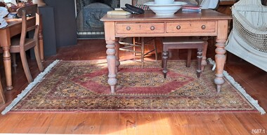 Rectangular rug with red and yellow colouringscolouring and tassel ends