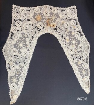 Lace collar with long pointed lapels and rectangular back.
