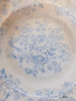 Blue floral design in centre of plate featuring two pheasants.