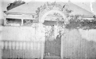 photo, House - probably in Ballarat, Possibly 1930s