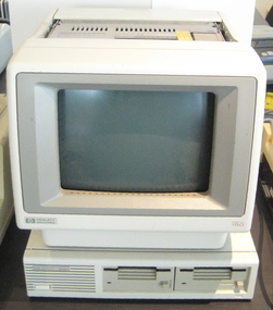 Computer, Hewlett Packard, Hewlett Packard Touchscreen Monitor (HP2674A) and computer (HP9121), 1983 (exact)