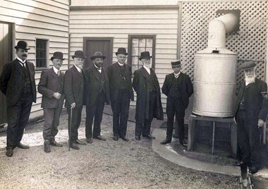 Photograph (black & white), Richards & Co, James Oddie and the Shackleton Vapourizer, 1910