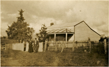 Photograph, Kodak Australia, Frank Wright's Parents at Laura Villa, Smeaton, 1922
