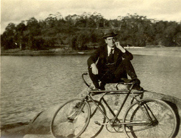 Photograph, Frank Wright at Gong Gong Reservoir, 06/06/1922