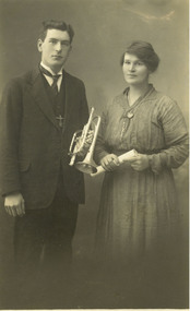 Photograph, Eden Studio, Frank Wright and his sister Laura, 30/6/1920