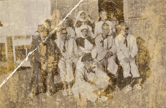 World War One nurses and soldiers on active service