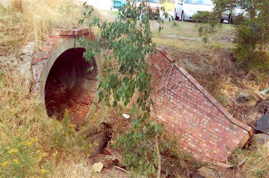 Brick tunnel