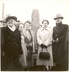  Descendants of Thomas Hiscock at the Hiscock Obelisk , Buninyong