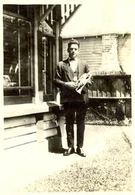 Photograph - Black and White, Vernon Holt, Frank Wright at 6 Pleasant Street North, Ballarat, 1923, Jan 1923