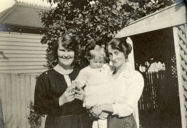 Photograph - Photograph - Black and White, Frank Wright, Wright family, 1922, April 1922