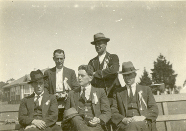 Photograph - Black and White, Frank Wright and friends at Picnic Point, Toowoomba, Easter 1922
