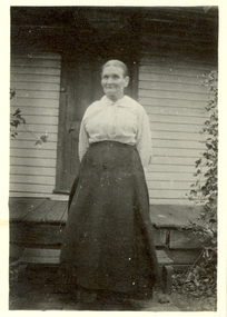 Photograph - Black and White, Frank Wright, Sarah Wright at 'Laura Villa', Smeaton, 1928, 1923