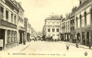 Postcard - Black and White, La Rue de Dunkerque a la grand Place, Armentiers, c1916, c1917