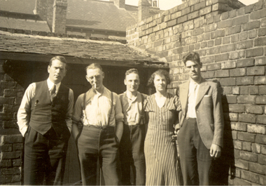 Photograph - Black and White, Visitors to the home of George Olver, South Shields, 1934, Sept 1934