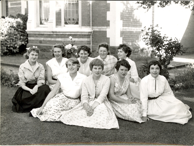 Photograph - black and white, Residents at the Ballarat Teachers' College Hostel, 130 Victoria Street, Ballarat East