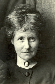 Photographic portrait of a woman