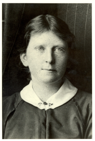 Photographic portrait of a woman