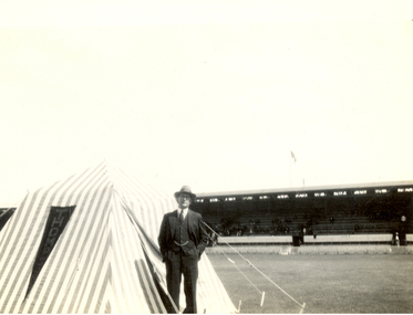 Photograph - Photograph - Black and White, Frank Wright Judge at Dunedin, New Zealand, 1933, 02/1933