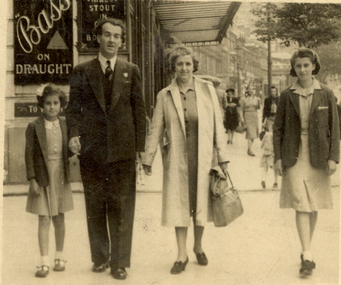 Photograph - Black and White, Harry Mortimer and family?, mid 1900's