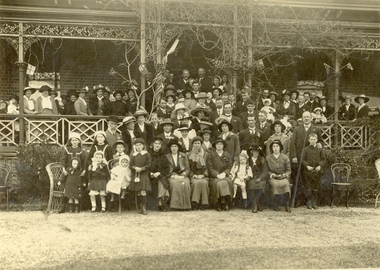 Photograph, Elaine Coursing Club, meeting at Larundel, c1923, c 1923