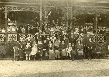 Photograph, Elaine Coursing Club, meeting at Larundel, c1923, c 1923