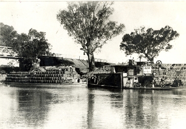 Photograph, Wool Barge at Wilcannia on the Darling, c1911